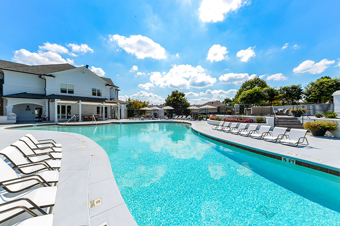 Avana Lenox pool